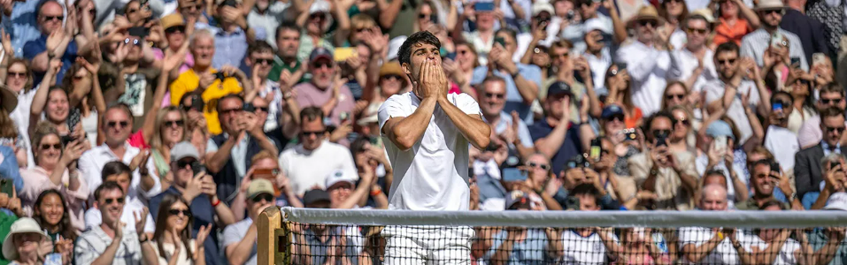Alcaraz domina o jogo, vence Djokovic por 3×0 e conquista o bi em Wimbledon